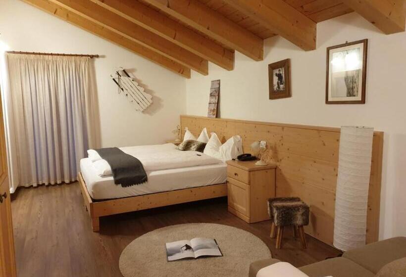 带山景的高级间, Chalet Giasenei