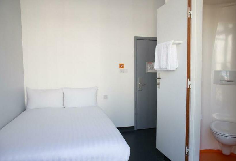 Номер Стандарт, Easyhotel Victoria