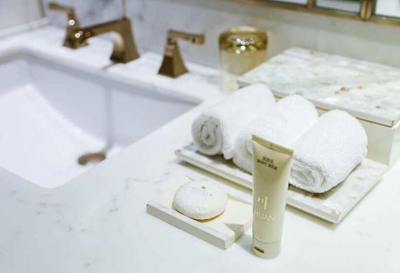 Номер Deluxe, The Langham Haikou