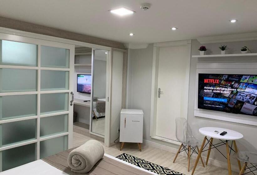 Family Suite, Rouxinol
