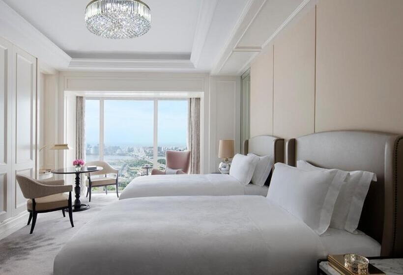 Номер Executive, The Langham Haikou