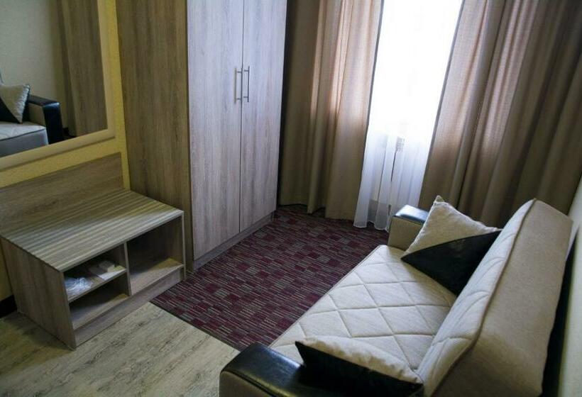 سوییت خانوادگی, Uyutnyy Dom