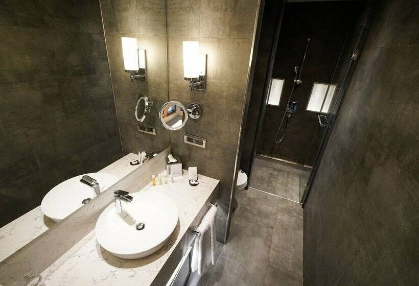 Люкс Вид на Город, Golden Tulip Istanbul Bayrampasa