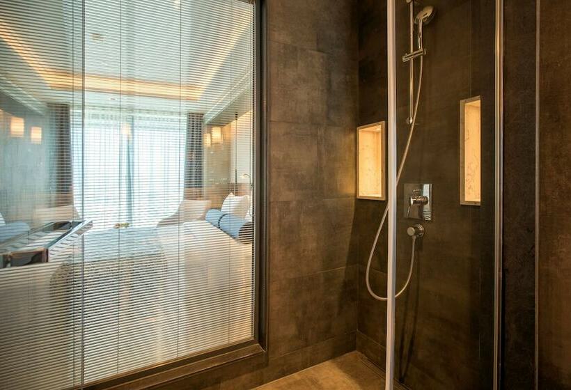オーシャンビュースーペリアールーム, Golden Tulip Istanbul Bayrampasa