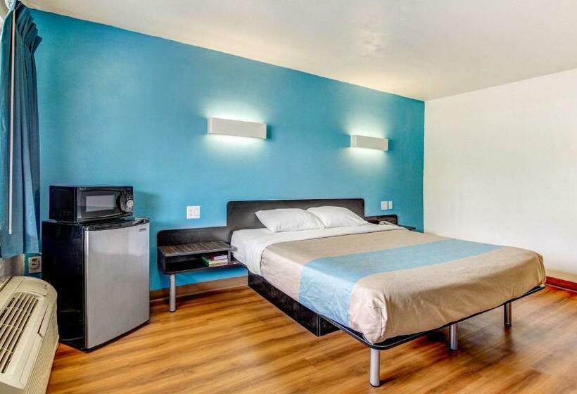 스탠다드 룸 킹사이즈 침대, Motel 6 Waco   Lacy Lakeview