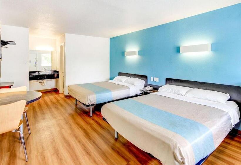 스탠다드 룸, Motel 6 Waco   Lacy Lakeview