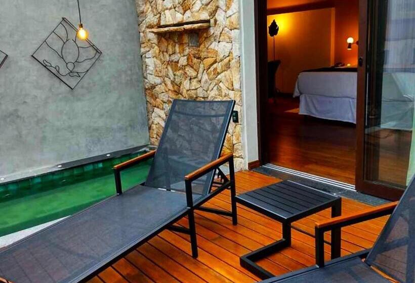 Suíte com Piscina, Kuriuwa