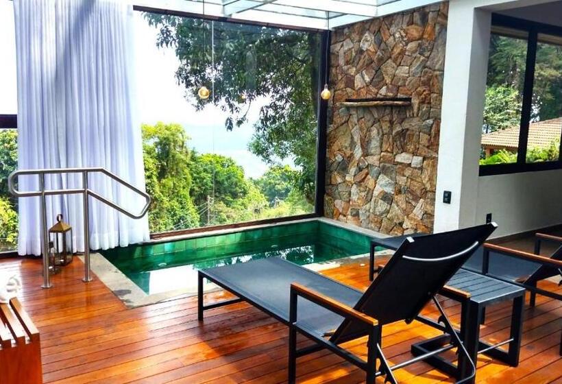 Suíte com Piscina, Kuriuwa