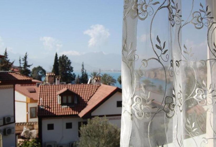 سوییت با چشم‌انداز دریا, Villa Tulipan