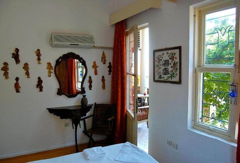 سوئیت با بالکن, Villa Tulipan