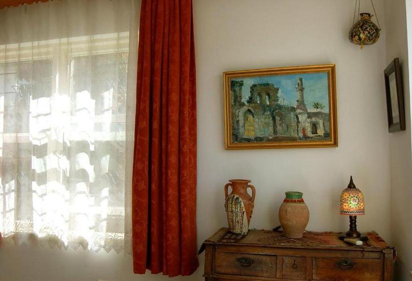 سوییت, Villa Tulipan
