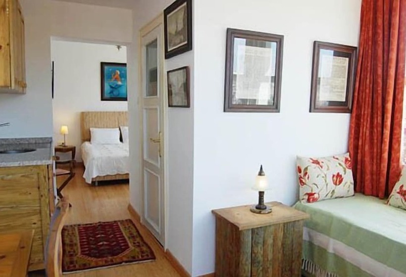 سوییت با چشم‌انداز دریا, Villa Tulipan