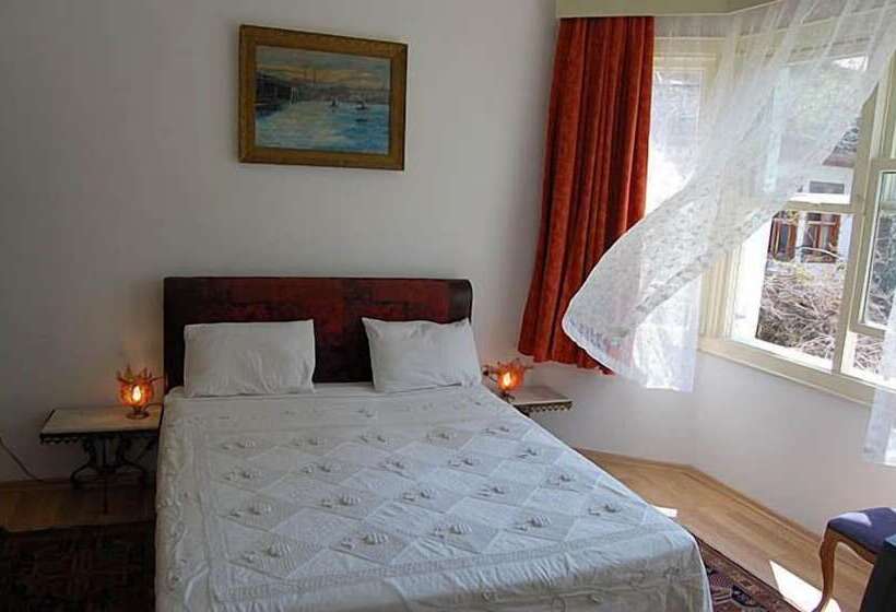 سوئیت با بالکن, Villa Tulipan