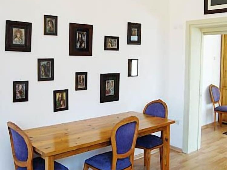 سوئیت با بالکن, Villa Tulipan