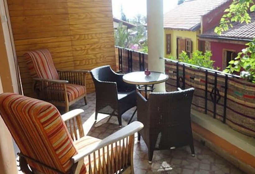 سوئیت با بالکن, Villa Tulipan
