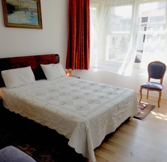سوئیت با بالکن, Villa Tulipan