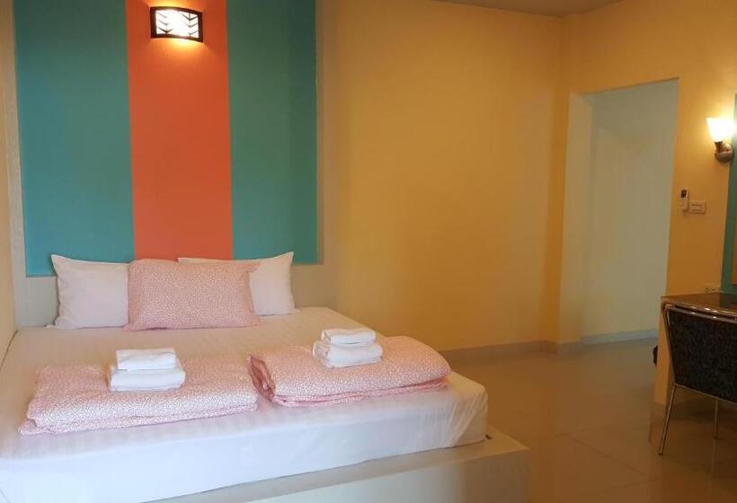 스위트, Juntima Place At Amphawa
