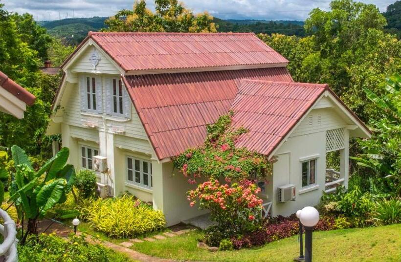اتاق لوکس خانوادگی, Phukaew Resort & Adventure Park