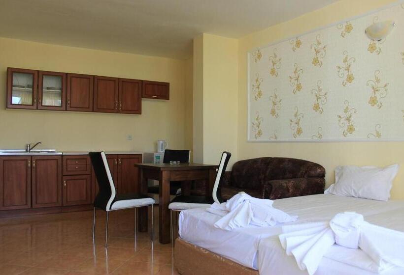 Апартаменты 2 Спальни с Балконом, Ryor Hotel   All Inclusive & Free Parking