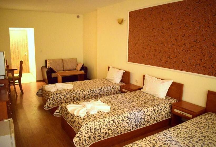 Трехместный Номер Стандарт с Балконом, Ryor Hotel   All Inclusive & Free Parking