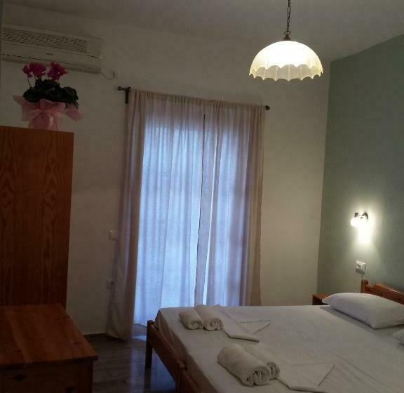 غرفة قياسية ثلاثية مزودة بشرفة, Sunrise House