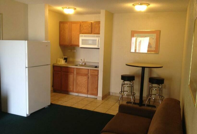 Люкс Кровать Кинг, America's Best Inn and Suites Emporia