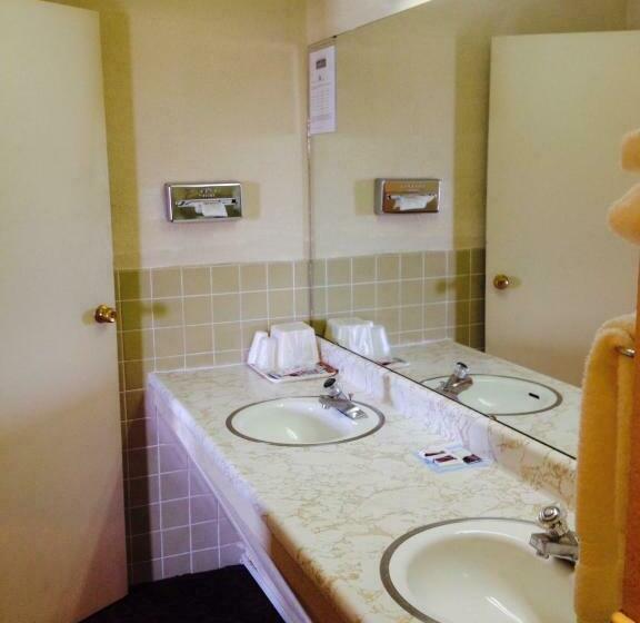 Люкс Кровать Кинг, America's Best Inn and Suites Emporia