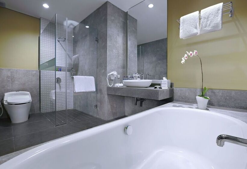 Люкс, Aston Inn Mataram