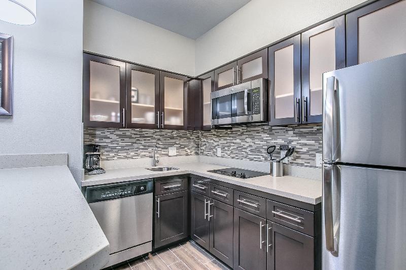 带大床的套房, Staybridge Suites Lubbock South, An Ihg