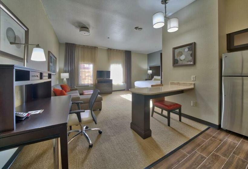 带大床的标准工作室, Staybridge Suites Lubbock South, An Ihg