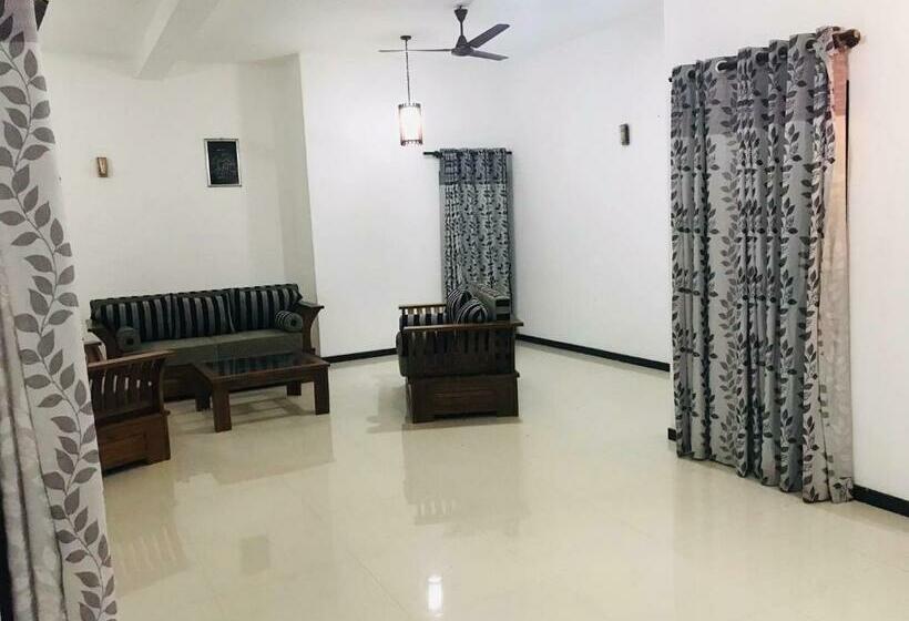 غرفة قياسية, Akash Villa