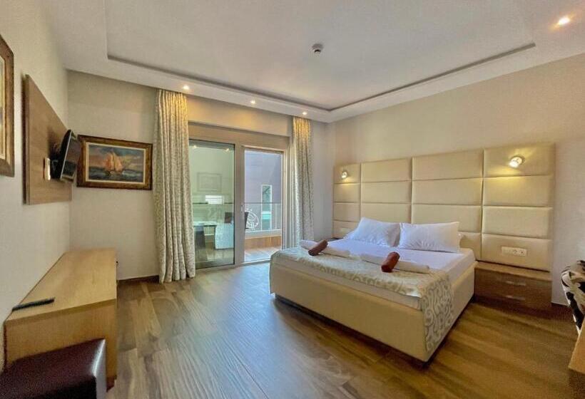 اتاق استاندارد با بالکن, Butua Residence