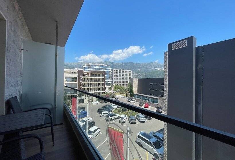 اتاق استاندارد با بالکن, Butua Residence