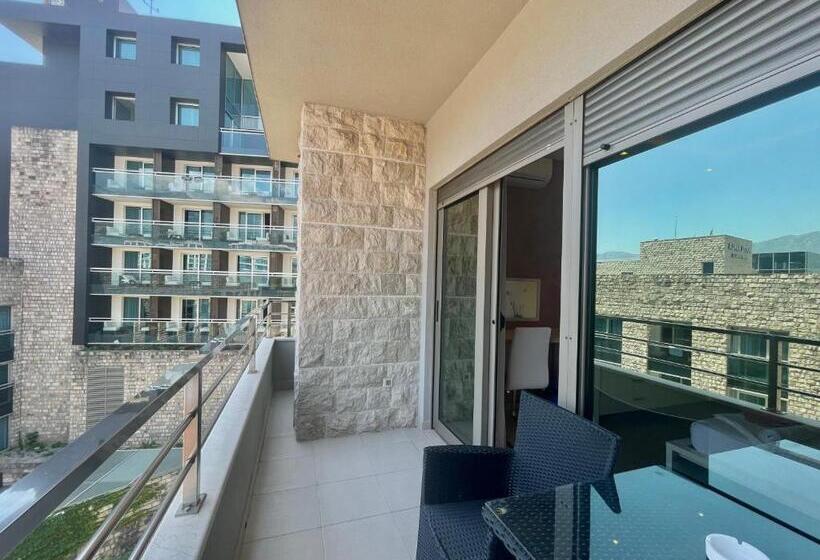 اتاق استاندارد با بالکن, Butua Residence