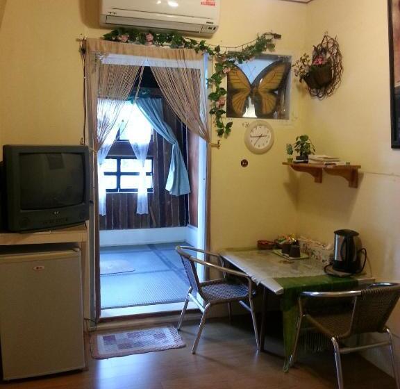 اتاق استاندارد با چشم‌انداز کوهستان, Wangyuku B&b