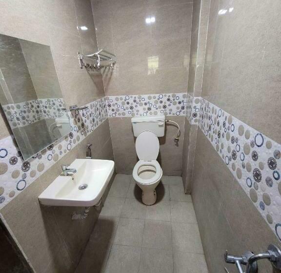 Трехместный Номер Классика, Oyo Flagship Gandharv Lodging & Boarding