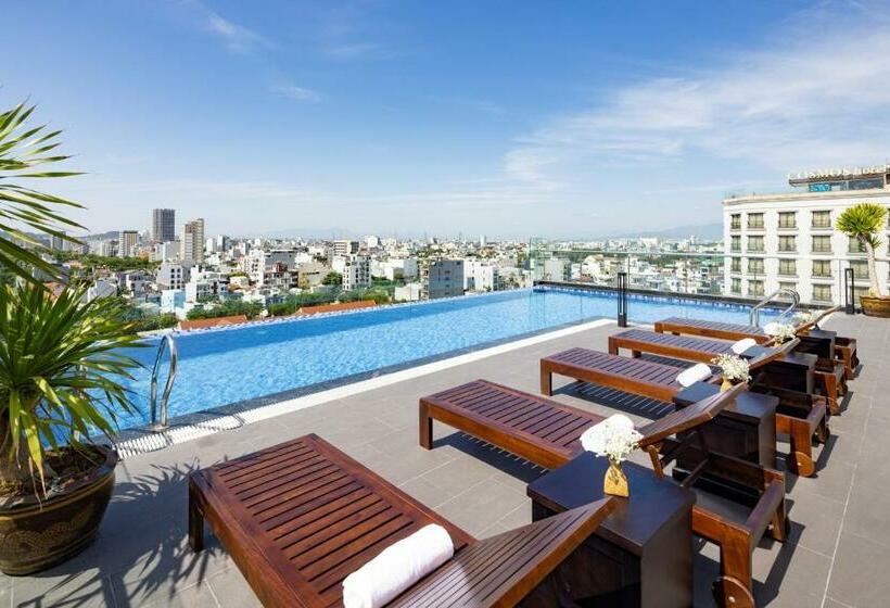 اتاق استاندارد با بالکن, Luxury Hotel Near Da Nang Beach   Charming Beauty