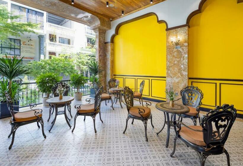 اتاق استاندارد با بالکن, Luxury Hotel Near Da Nang Beach   Charming Beauty