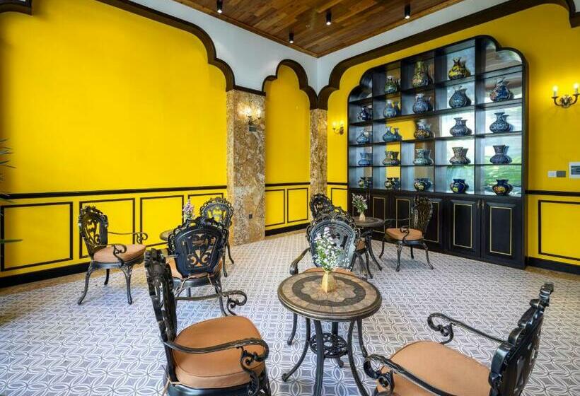 اتاق استاندارد با بالکن, Luxury Hotel Near Da Nang Beach   Charming Beauty