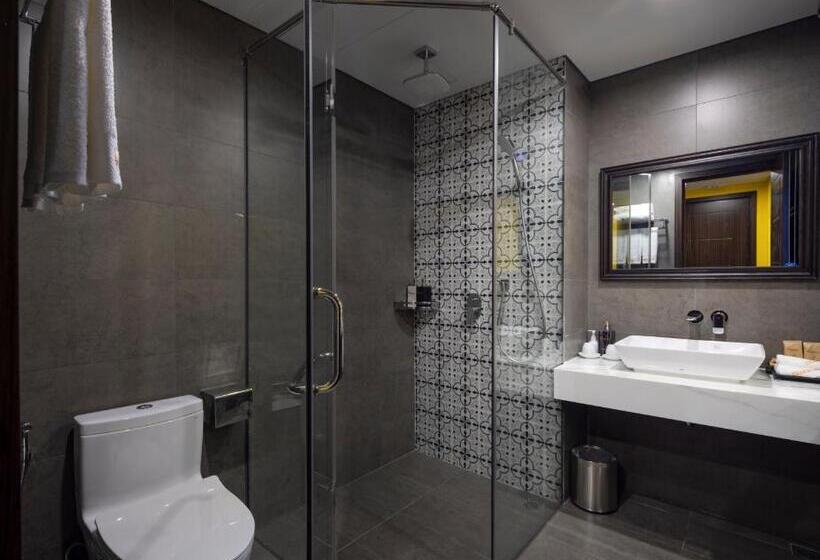 اتاق استاندارد با بالکن, Luxury Hotel Near Da Nang Beach   Charming Beauty