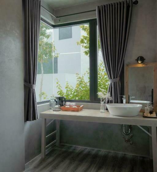 استودیوی استاندارد, Babylon Mini Resort