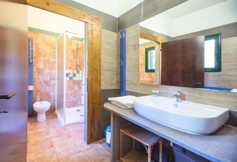 Апартаменты 2 Спальни, Isa Residence With Swimming Pool In Guardistallo Surrounded By Greenery