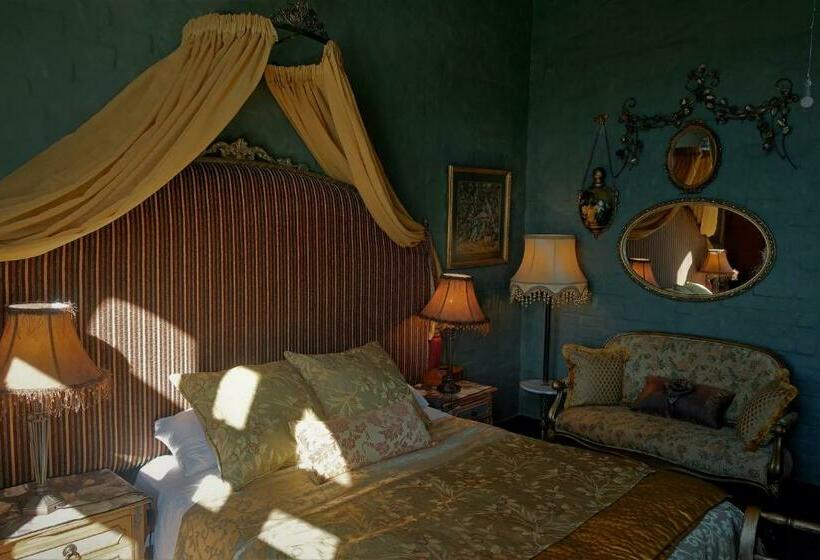 Номер Стандарт, Bygracealone Manor