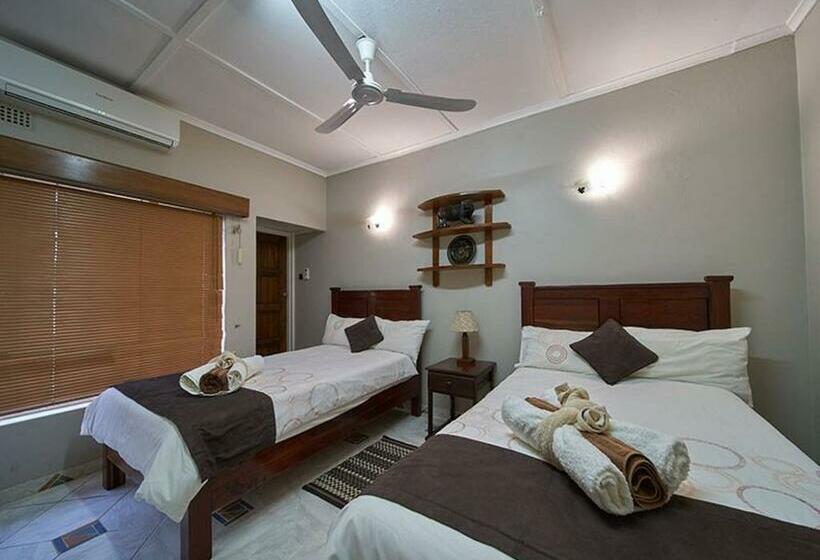 اتاق استاندارد, Room In Villa   Zambezi Family Lodge   Buffalo Room