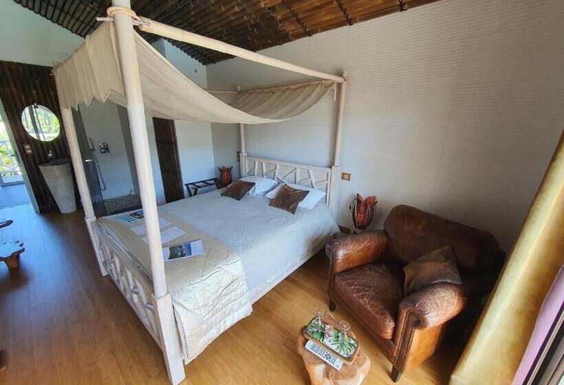 غرفة قياسية مطلّة علي حمام السباحة, Villa Bora Bora