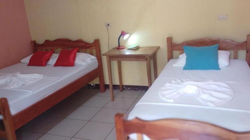 Трехместный Номер Комфорт, Hostal Miraflores B&b