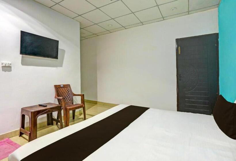اتاق کلاسیک سه تخته, Oyo Flagship Hotel Sunrise