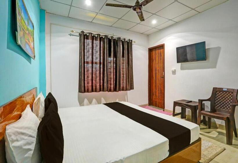 اتاق کلاسیک سه تخته, Oyo Flagship Hotel Sunrise