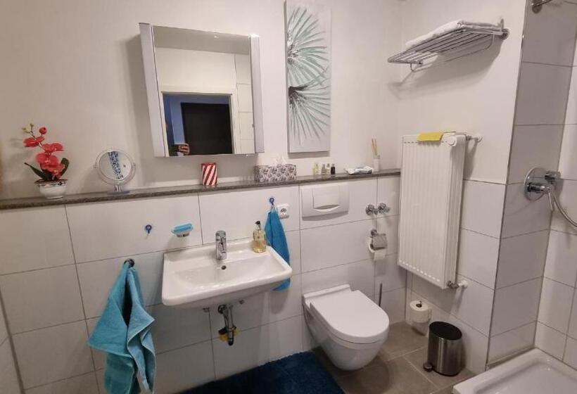 اتاق استاندارد, Ferienzimmer Bei Thomas   Gemütliches Schlaf  Und Wohnzimmer Mit Modernem Bad