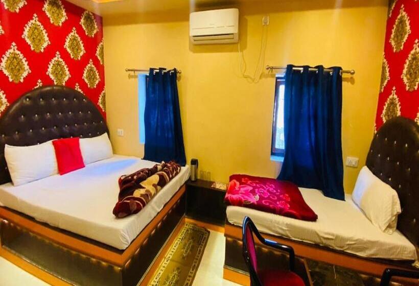 Quarto Triplo Deluxe, Staymaker Hotel Aditya 1 Km From Kashi Vishwanath Temple